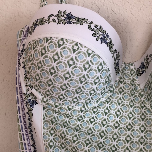 TORY BURCH
Lipsi printed underwired swimsuit - Picture 9 of 13